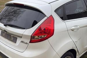 Ford Fiesta incidentata per parti di ricambio