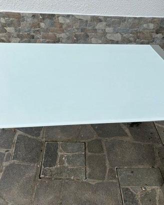Tavolo in vetro allungabile con 4 sedie in pvc