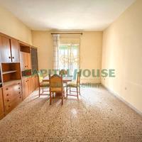 S2 Trilocale con box, da ristrutturare