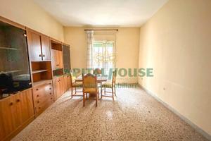 S2 Trilocale con box, da ristrutturare