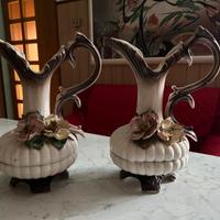 coppia di brocche/vasi decorativi in ceramica
