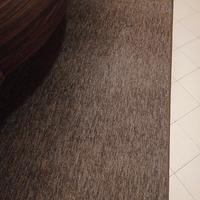Tappeto marrone nuovo 