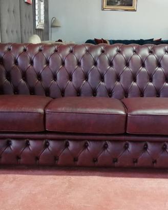 Divano Chesterfield 3 posti in pelle vintage bordò