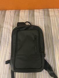 Zaino per laptop con power bank