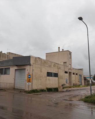 Locale Commerciale 600mq - Posizione Str