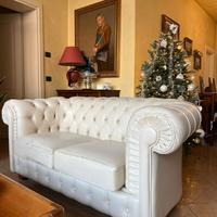 coppia di divani chesterfield bianchi in pelle