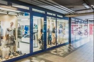 Negozio piano terra centro commerciale la piazza