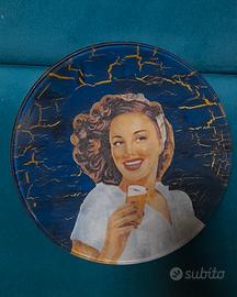 piatto in vetro con ragazza 