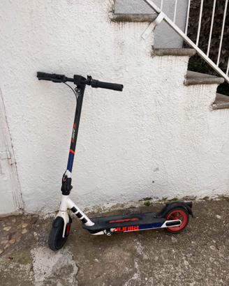 Monopattino elettrico aprilia esrz