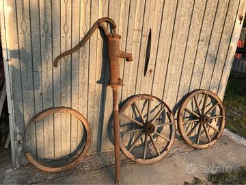 Pompa artigiana vintage e ruote carro