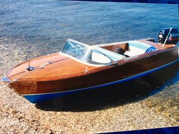 Motoscafo in legno con motore selva 40 cv