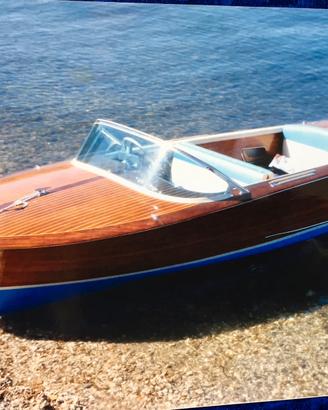 Motoscafo in legno con motore selva 40 cv