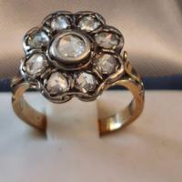 ANELLO ANTICO IN ORO CON TOPPA DI BRILLANTI