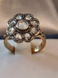ANELLO ANTICO IN ORO CON TOPPA DI BRILLANTI