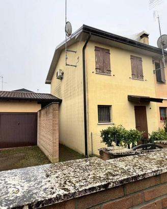 Immobile in asta di 90 m² con 4 locali e box auto 