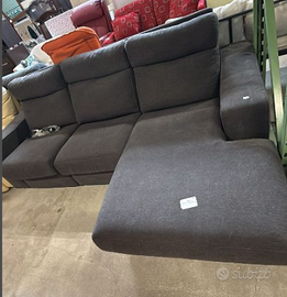 Divano con penisola reclainer in tessuto