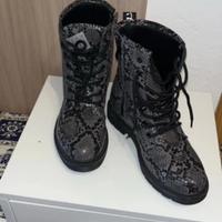 Anfibi grigio e nero effetto snike numero 36