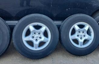 Cerchi in lega con gomme R16 Mercedes ML W163