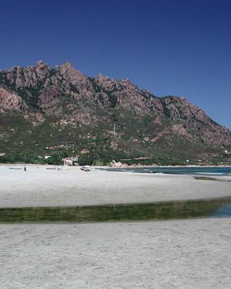 Case a 200 mt dal mare nella Costa Orientale Sarda