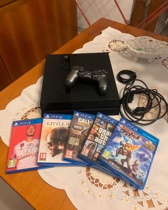 PlayStation 4 con giochi in perfette condizioni