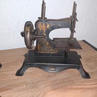Antica Macchina da cucire per bambini