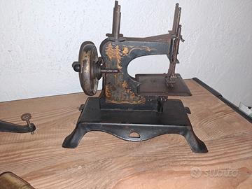 Antica Macchina da cucire per bambini