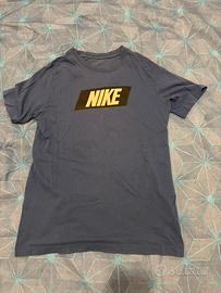 T-shirt nike