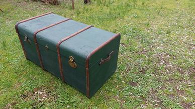 Baule in legno e tessuto