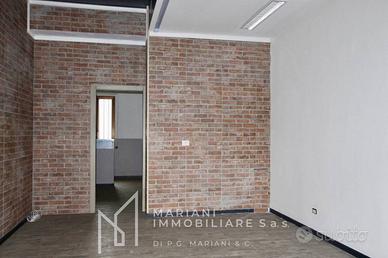 Attività / Licenza di 52 m² con 2 locali a Garbagn