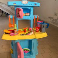 Cucina con accessori