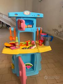 Cucina con accessori