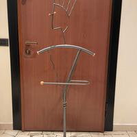 Attaccapanni servomuto in metallo