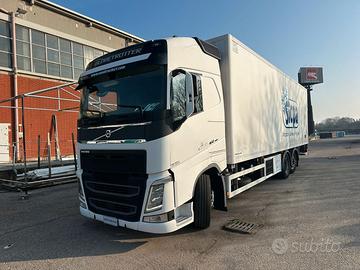 Motrice Volvo FH 460 Cella frigo con sponda MT 9.4