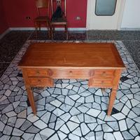 Scrivania in legno