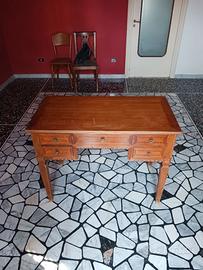 Scrivania in legno