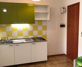 Monolocale con 4 posti letto e posto auto