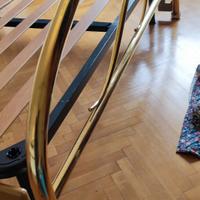 Letto matrimoniale in OTTONE con rete a doghe
