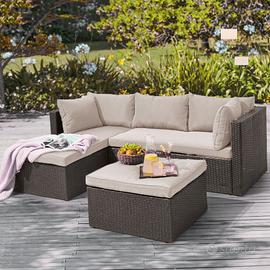 Salotto divano in polyrattan con pouf da esterno