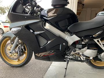 Honda vfr 800