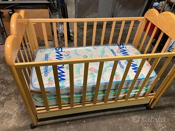 Lettino in legno per bambino/a + box in omaggio
