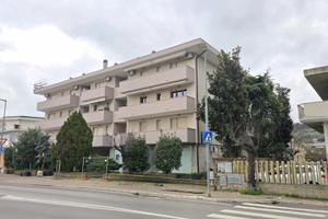 SAMBUCETO QUADRILOCALE CON POSTO AUTO E CANTINA EU