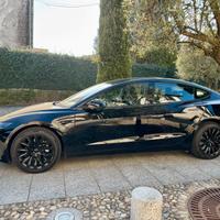 Tesla Model 3 Long Range Dual Motor AWD Nera