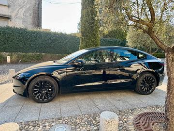 Tesla Model 3 Long Range Dual Motor AWD Nera