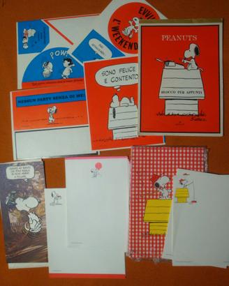 Fogli e adesivi vecchi di Snoopy