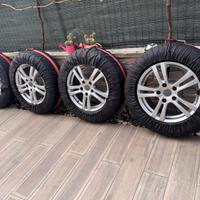 Cerchi in lega con pneumatici 225/65 R17