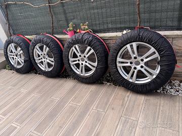 Cerchi in lega con pneumatici 225/65 R17