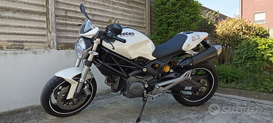 Ducati Monster 696 Plus