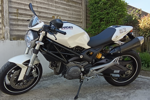Ducati Monster 696 Plus