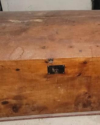 Baule Antico in Legno Massello