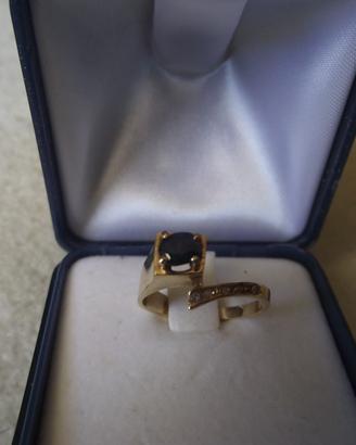 Anello in oro con zaffiro e brillantini